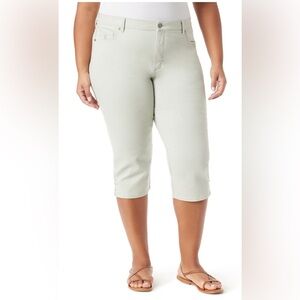 Gloria Vanderbilt Light Green Capri jeans size 18W